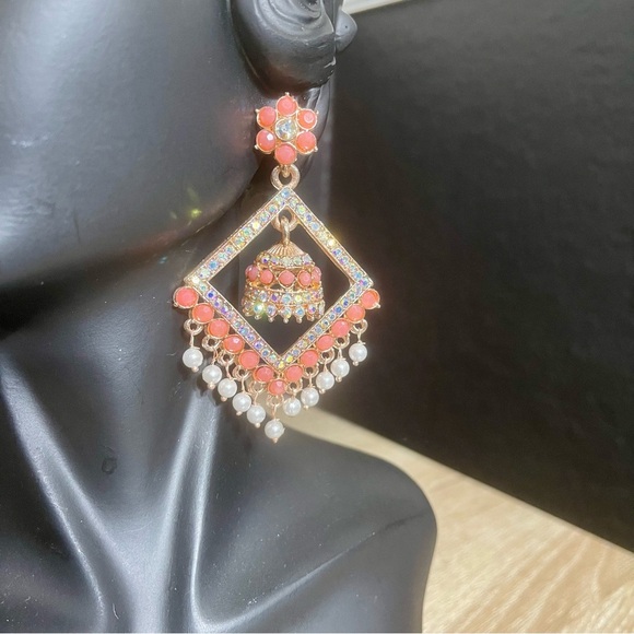 New! Elegant Gold and Pink Dangle Earrings - Picture 1 of 6